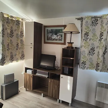 Mobil-home Au Calme * Verneix